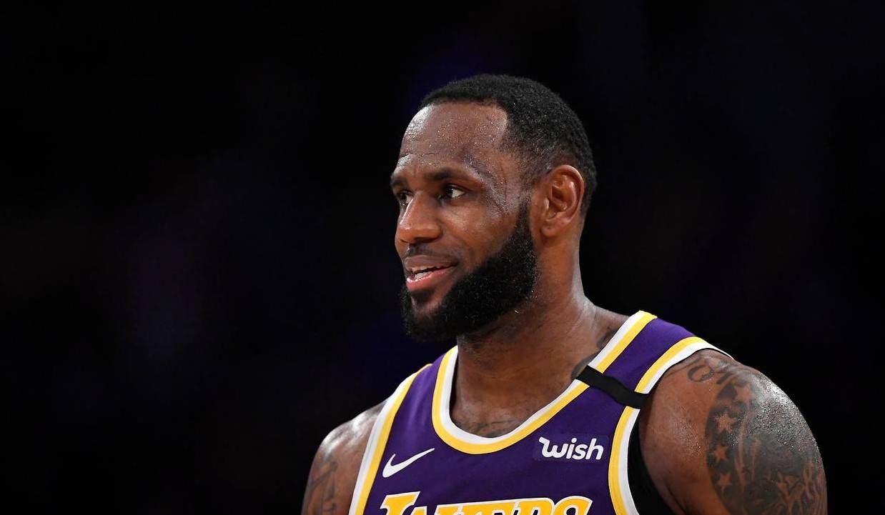 金年会官网入口-詹姆斯新星刷新纪录表现突出，独行侠前途光明！赛场气氛高涨的简单介绍